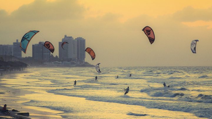 Les meilleures destinations pour le kitesurf au Brésil