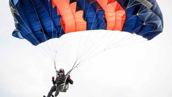 Gérer l’anxiété lors d’un saut en parachute