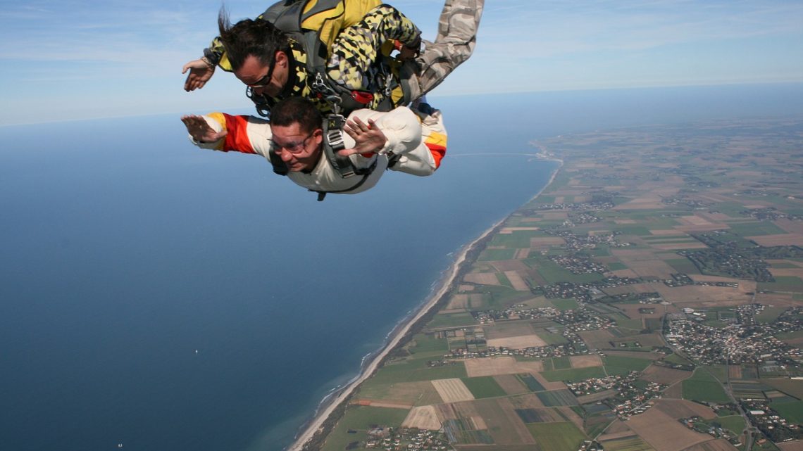 Comment établir un budget pour votre premier saut en parachute ?