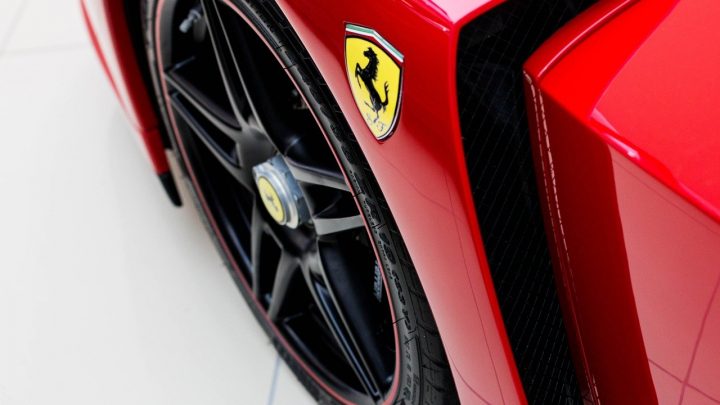 Comment Enzo Ferrari est devenu une légende automobile ?