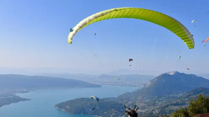Pourquoi le parapente sur le lac de Garde est un must ?