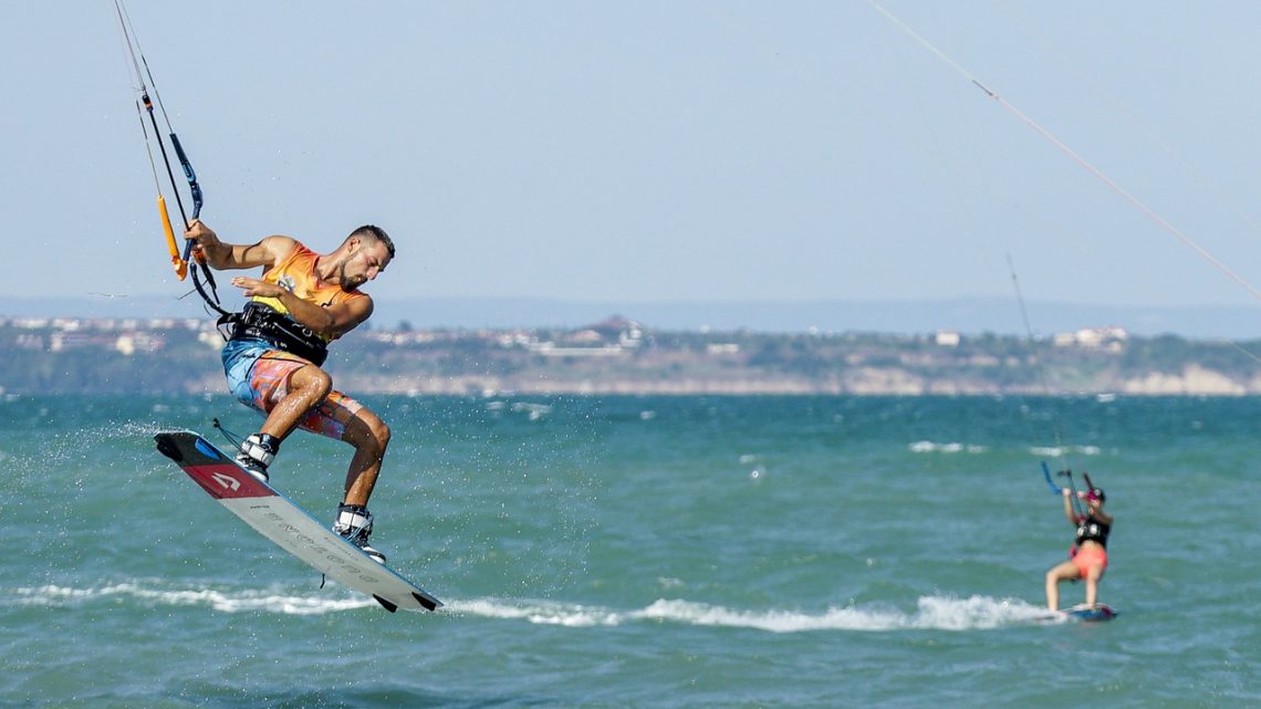 Les meilleurs spots de kitesurf en Espagne