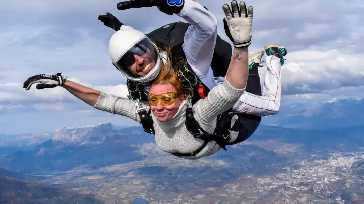 Sauter en parachute en tandem dans le Var et en PACA : une expérience inoubliable