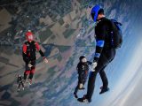 Les bienfaits du parachutisme en groupe : une expérience à vivre !