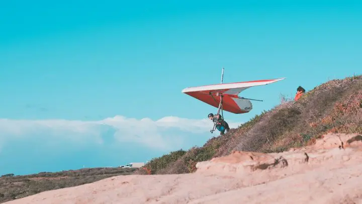 Les joies du deltaplane : Survoler le monde à la recherche de panoramas époustouflants