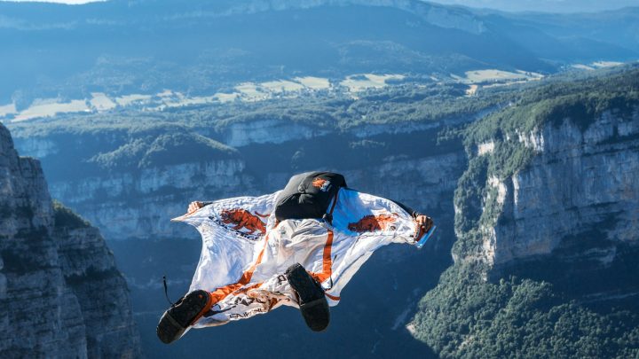 Les Aigles des Alpes : les basejumpers défient le vide en Suisse