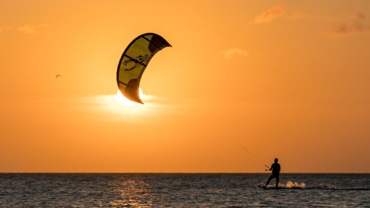 Choisir sa voile de kitesurf : guide complet 2026