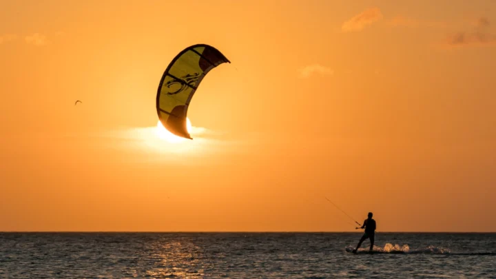 Choisir sa voile de kitesurf : guide complet 2026