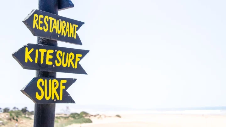 Kitesurf Dakhla vs Essaouira : le guide 2026