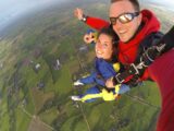 Parachutisme tandem seniors : guide complet 60 ans et +
