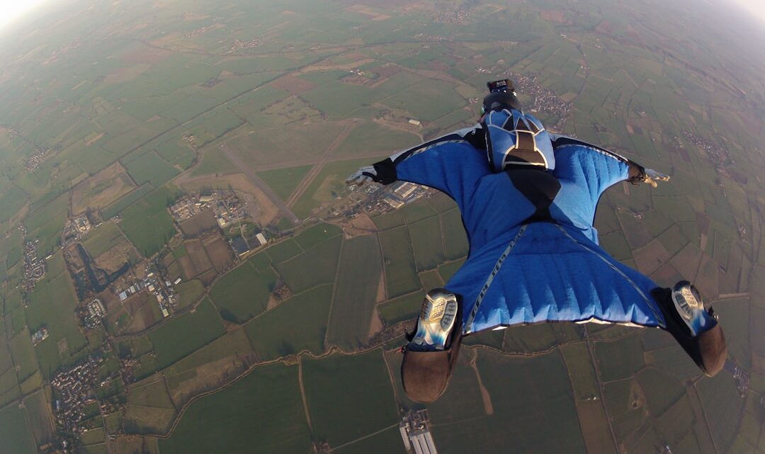 Wingsuit : risques, décès et protocoles de sécurité 2026 Wingsuit : risques, décès et protocoles de sécurité 2026