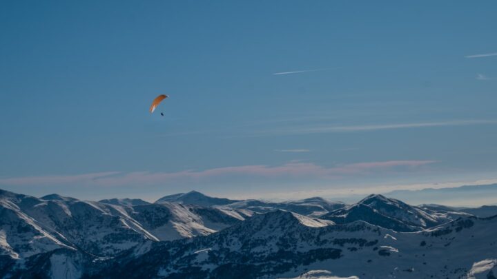 Parapente en hiver : tenue thermique et gestion humidité