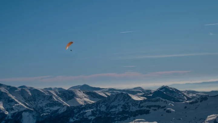 Parapente en hiver : tenue thermique et gestion humidité