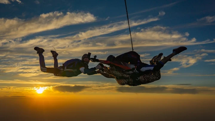 Wingsuit acrobatique en France : formations et niveaux