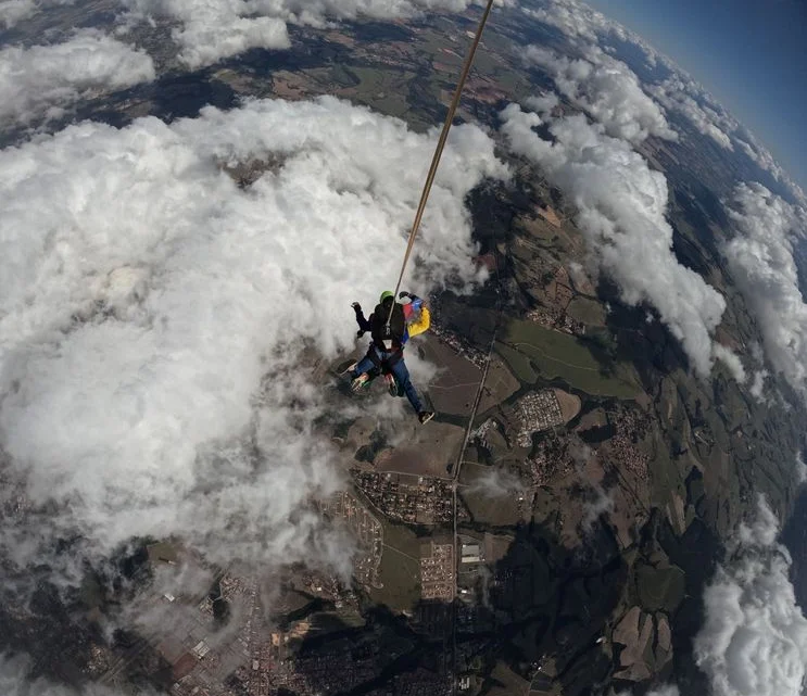 Parachutisme altitude extrême : physiologie & équipement